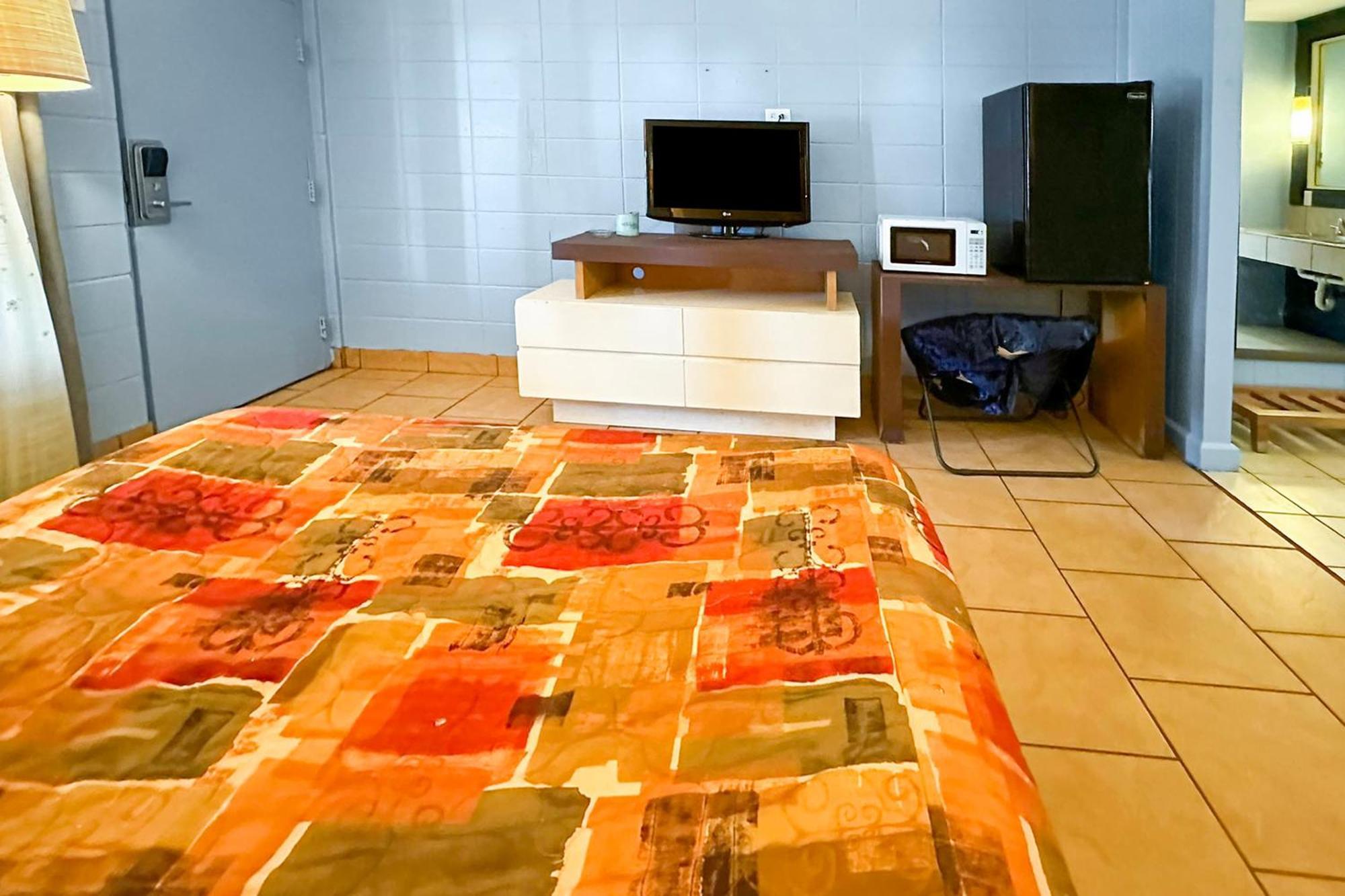 Luxury Inn By Oyo אלבני מראה חיצוני תמונה