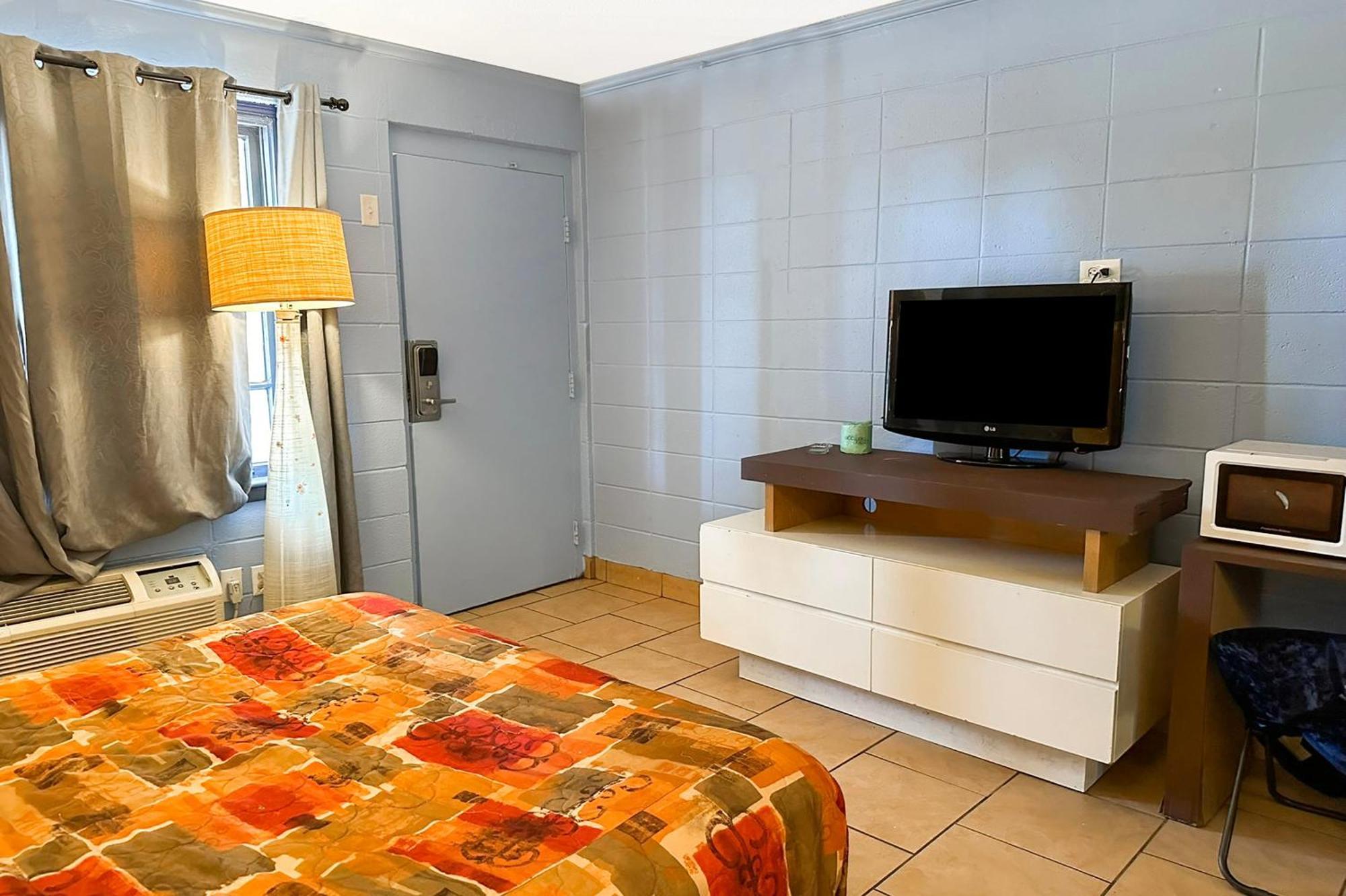 Luxury Inn By Oyo אלבני מראה חיצוני תמונה