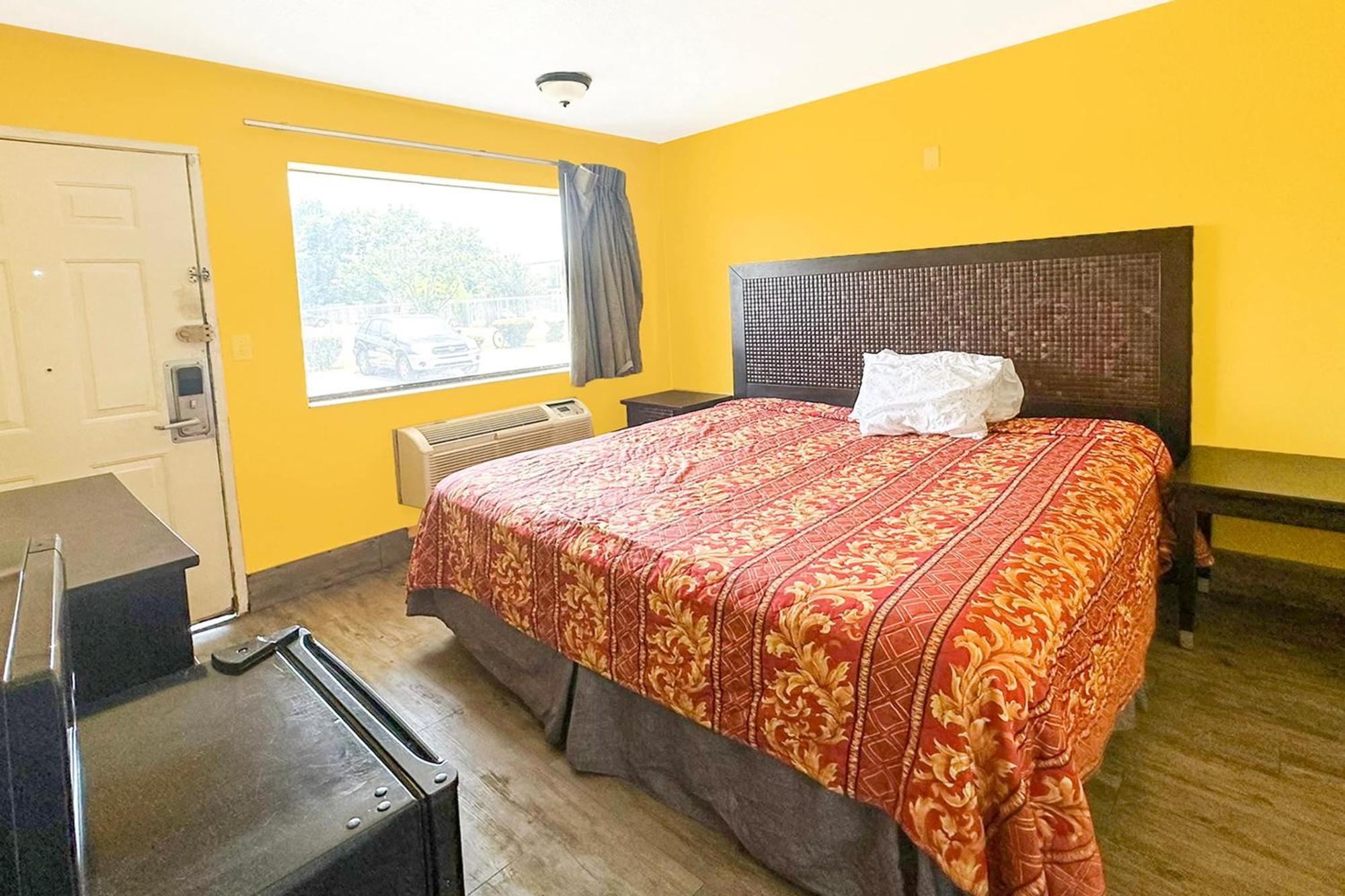 Luxury Inn By Oyo אלבני מראה חיצוני תמונה