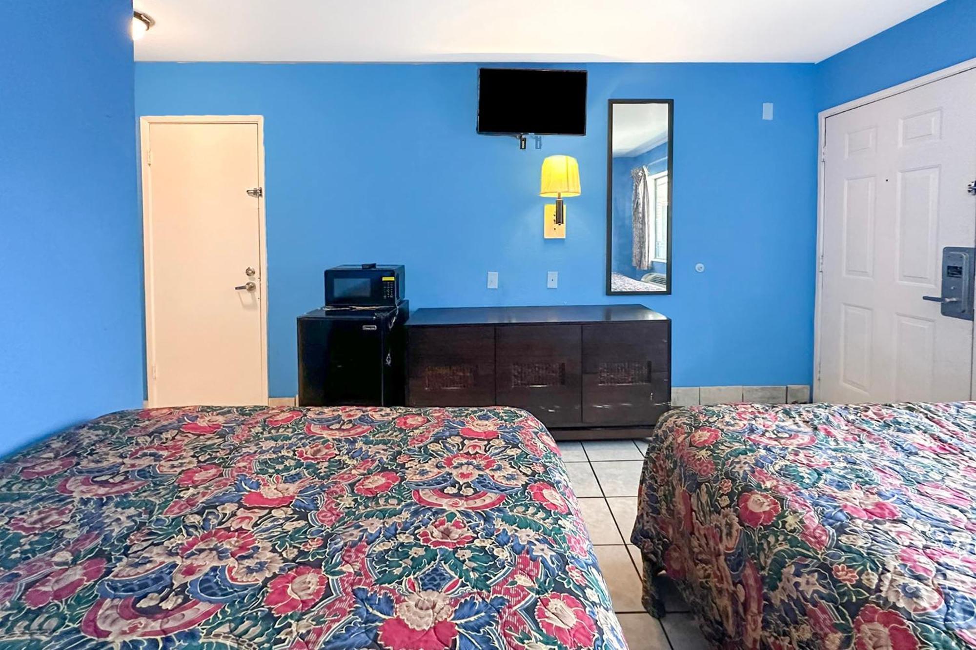 Luxury Inn By Oyo אלבני מראה חיצוני תמונה