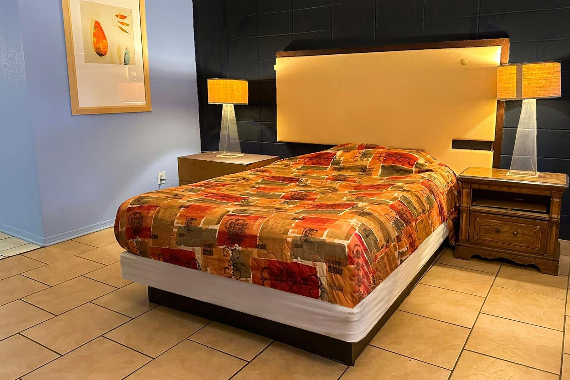 Luxury Inn By Oyo אלבני מראה חיצוני תמונה