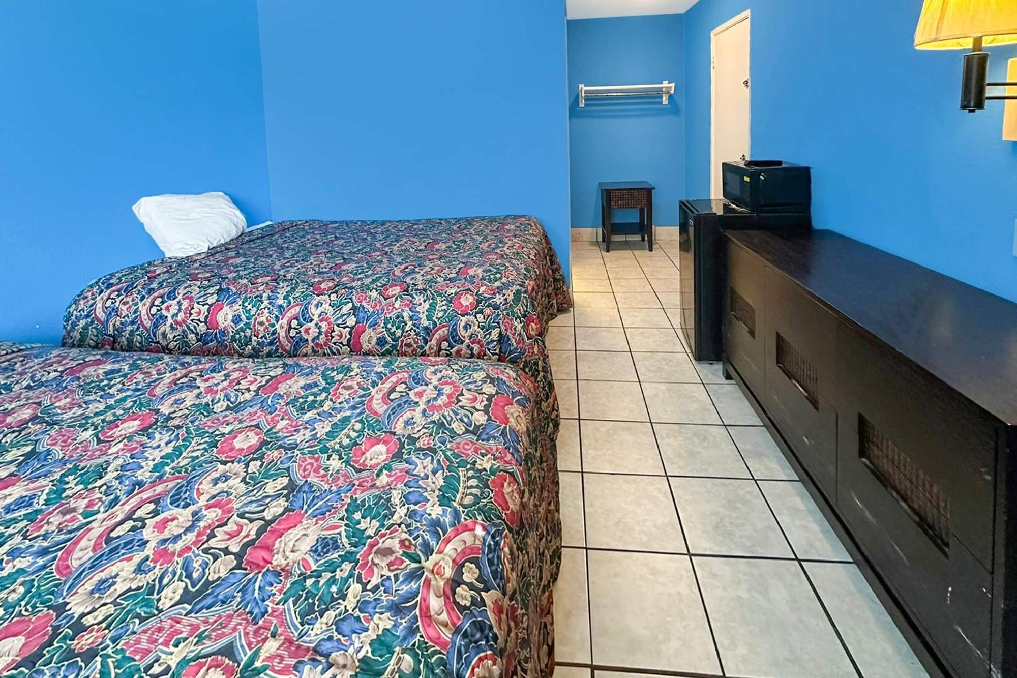 Luxury Inn By Oyo אלבני מראה חיצוני תמונה